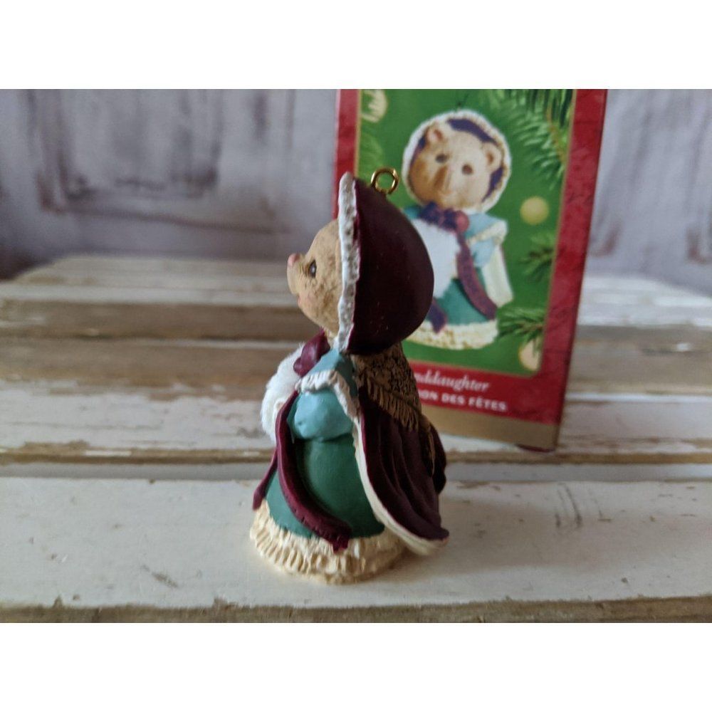 Hallmark Keepsake 2001 Granddaughter Bear Victoria - Picture 2 of 7